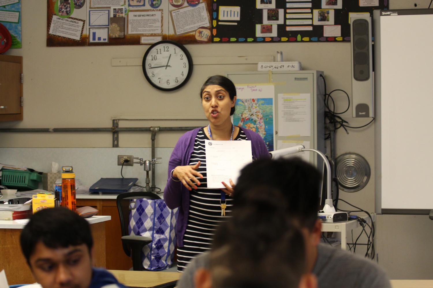 Dr. Preet Sabharwal passes out and introduces a worksheet designed to help student attendees visualize their daily schedules. 