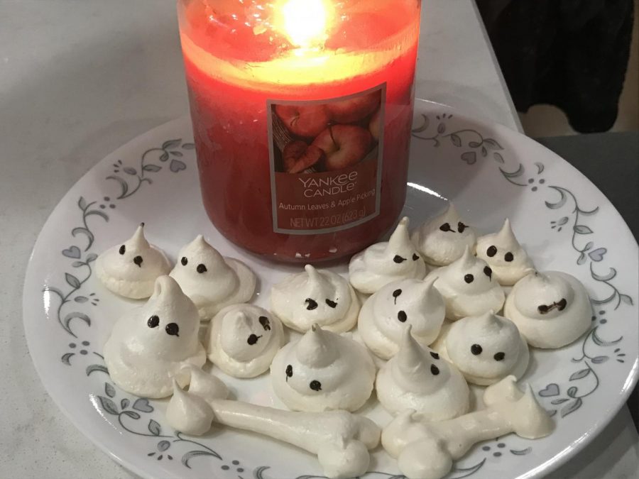 Halloween+Ghost+Meringues