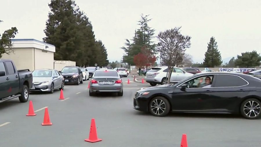 Cars+waiting+for+rapid+tests+in+Irvington+parking+lot