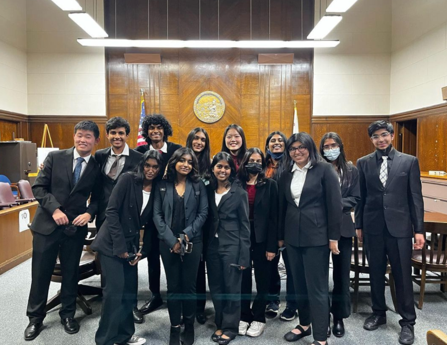 Irvington+Mock+Trial%E2%80%99s+prosecution+team+and+spectators+pose+after+their+Semi+Finals+round.+