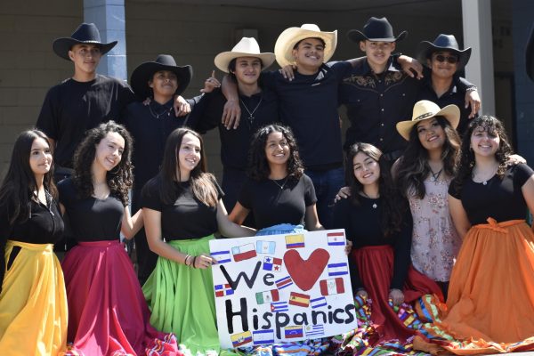 Folklorico Dance Group takes photo on last day of Hispanic Heritage Week 
