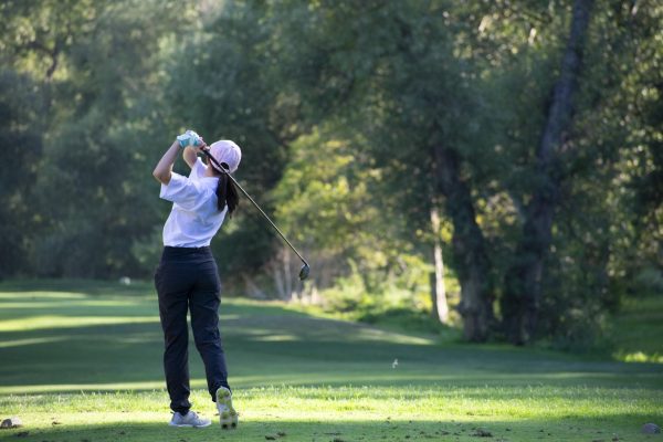 Irvington Girls Golf player Zoe Anderson swinging her golf club