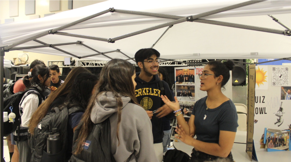 Mock Trial officers, Arnav Dua (12) and Rosemary Joseph (12), explaining how their club functions to freshmen on Thursday (Academic Clubs day).
