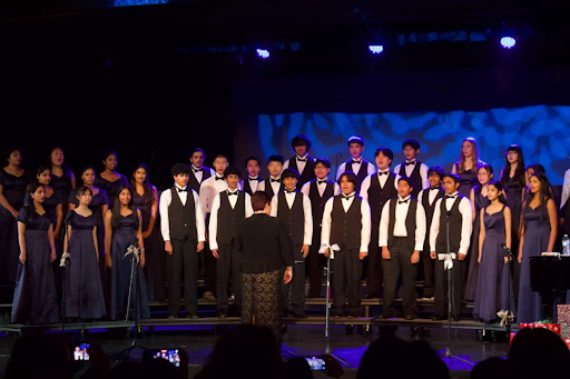 Concert choir singing “Holly Jolly Christmas”
